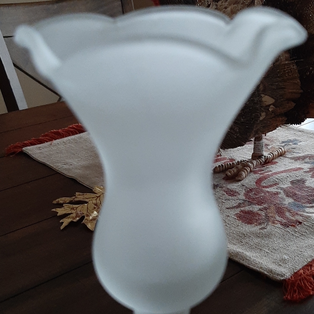 Delicate glass stemmed candle holder - Picture 3 of 8